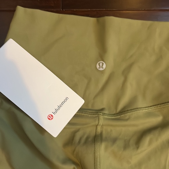 Lulu Lemon Align Cropped Green Leggings - Picture 4 of 4